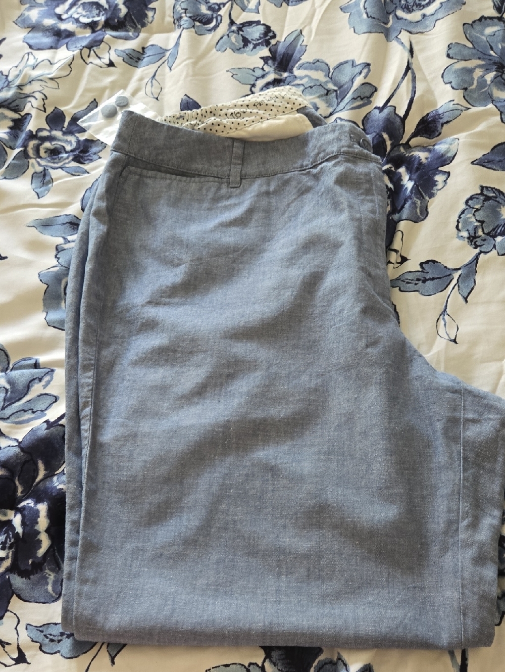 TALBOTS PERFECT CROP PANTS. CHAMBRAY. SIZE 16W. NEW!!!